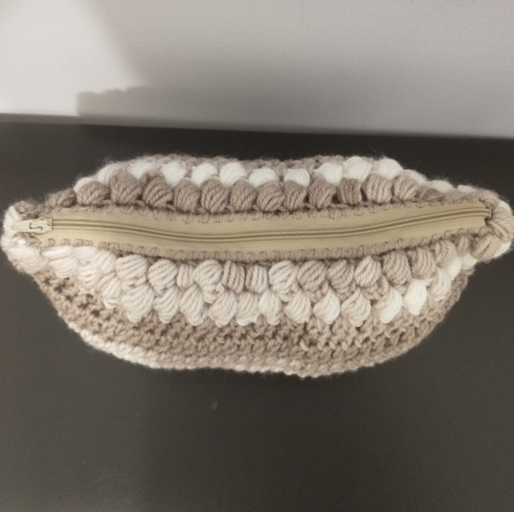 Crochet Ombre Clutch Handbag with Zipper - Picture 6 of 7